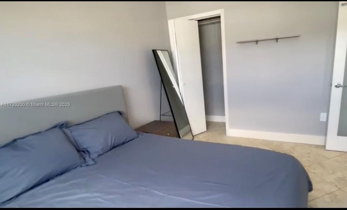 Recently Sold: $345,000 (1 beds, 1 baths, 700 Square Feet)