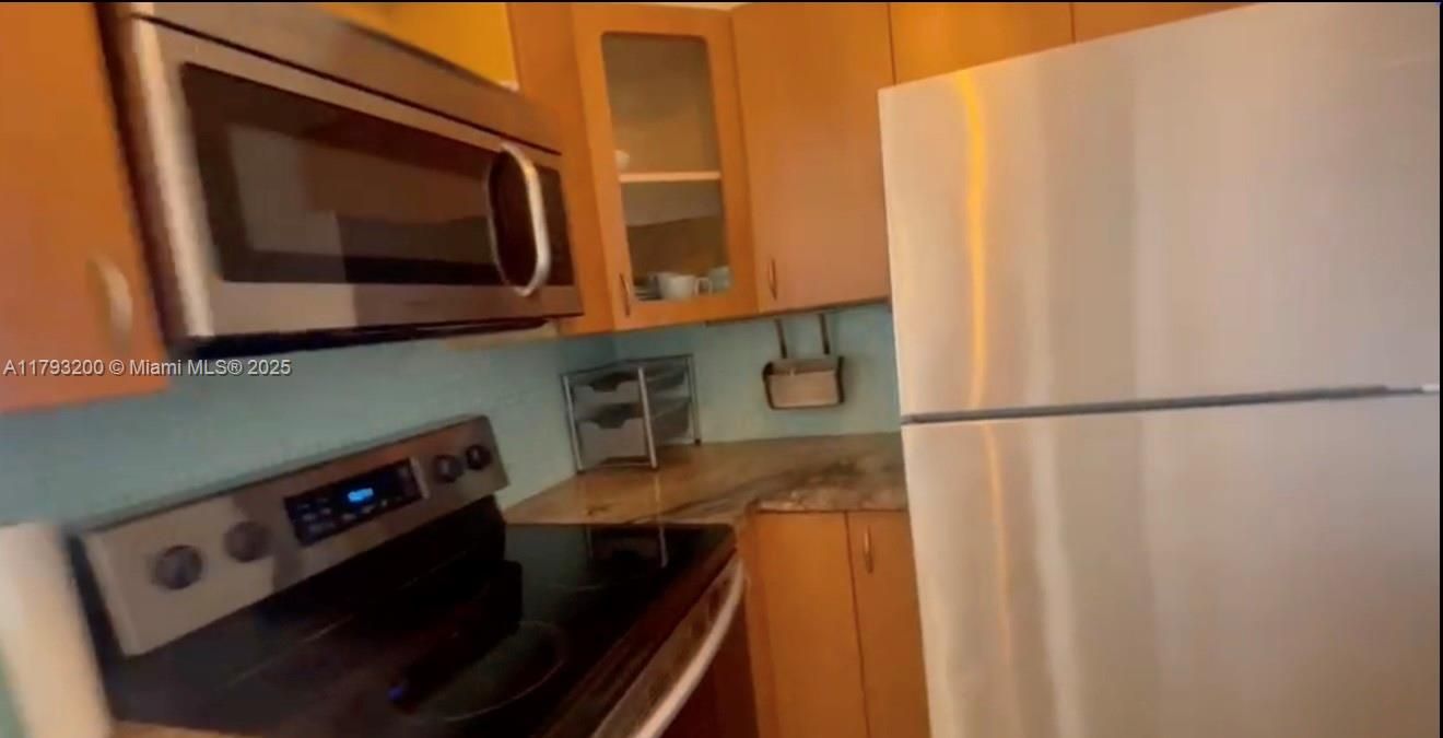 Recently Sold: $345,000 (1 beds, 1 baths, 700 Square Feet)