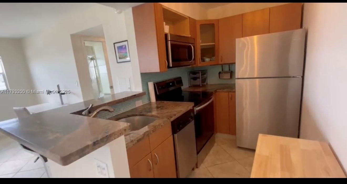 Recently Sold: $345,000 (1 beds, 1 baths, 700 Square Feet)