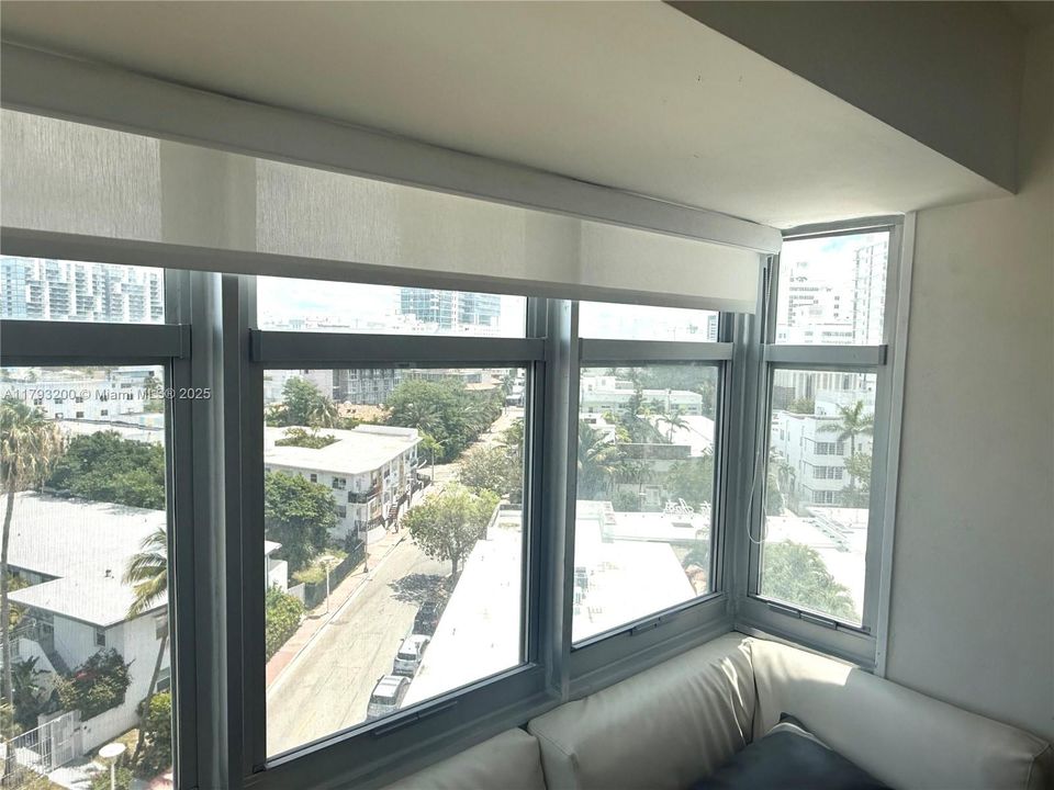 Recently Sold: $345,000 (1 beds, 1 baths, 700 Square Feet)