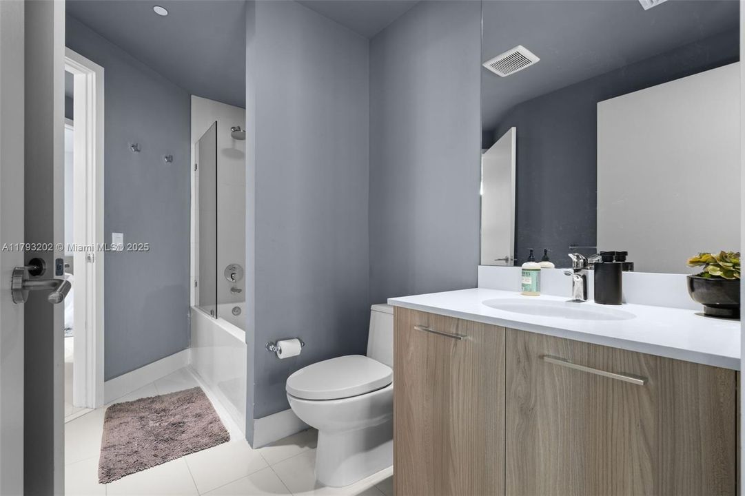 For Sale: $829,000 (3 beds, 2 baths, 1152 Square Feet)