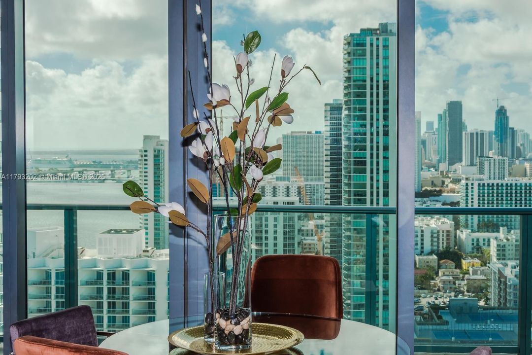 For Sale: $829,000 (3 beds, 2 baths, 1152 Square Feet)