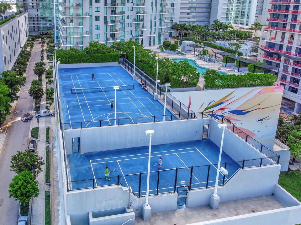 For Sale: $829,000 (3 beds, 2 baths, 1152 Square Feet)