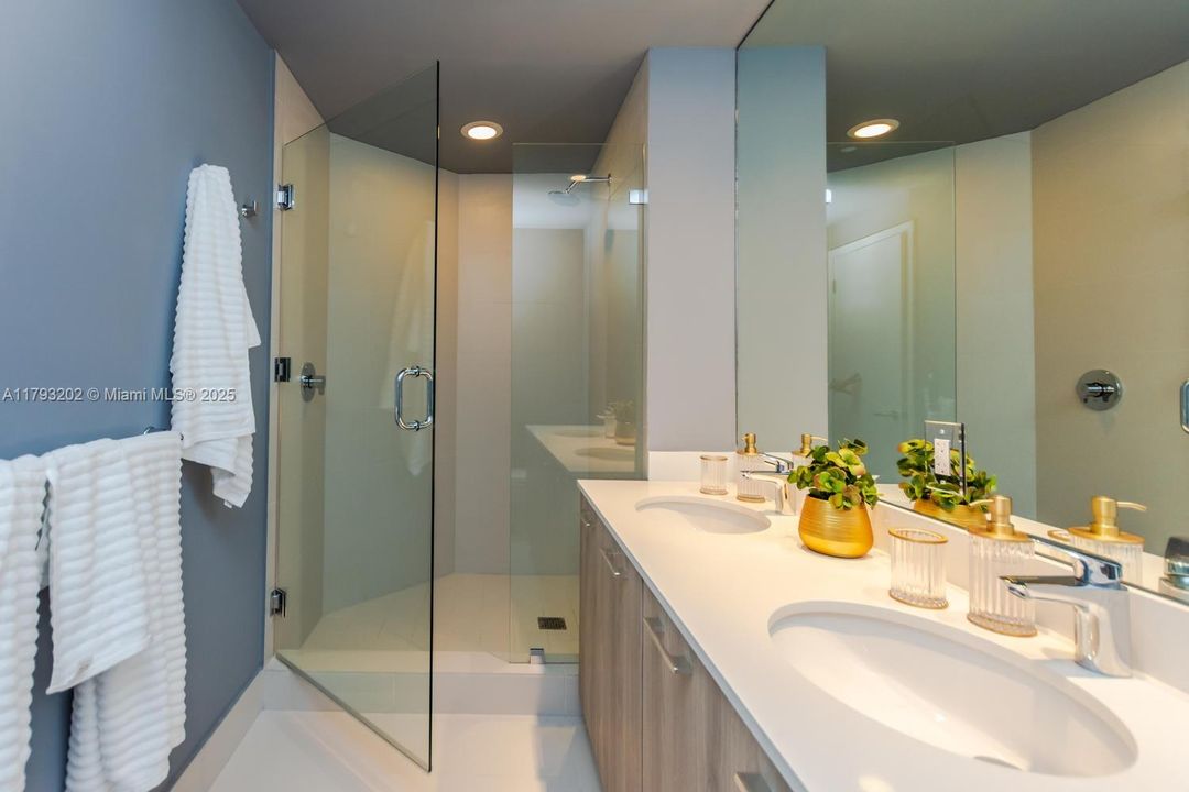 For Sale: $829,000 (3 beds, 2 baths, 1152 Square Feet)