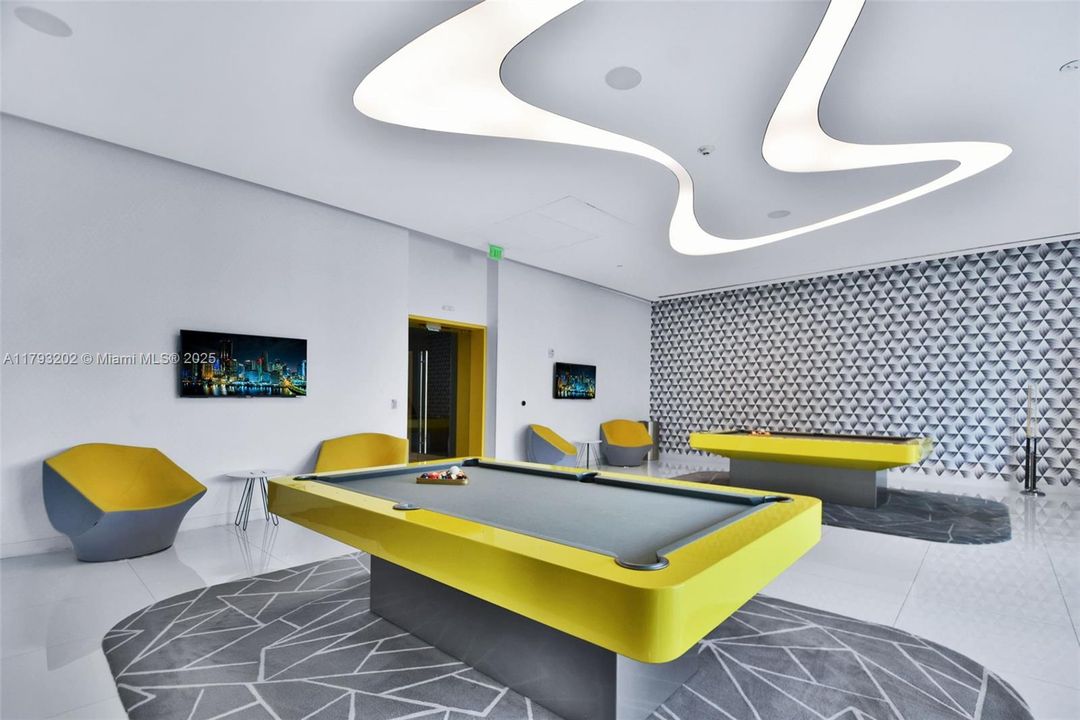 For Sale: $829,000 (3 beds, 2 baths, 1152 Square Feet)