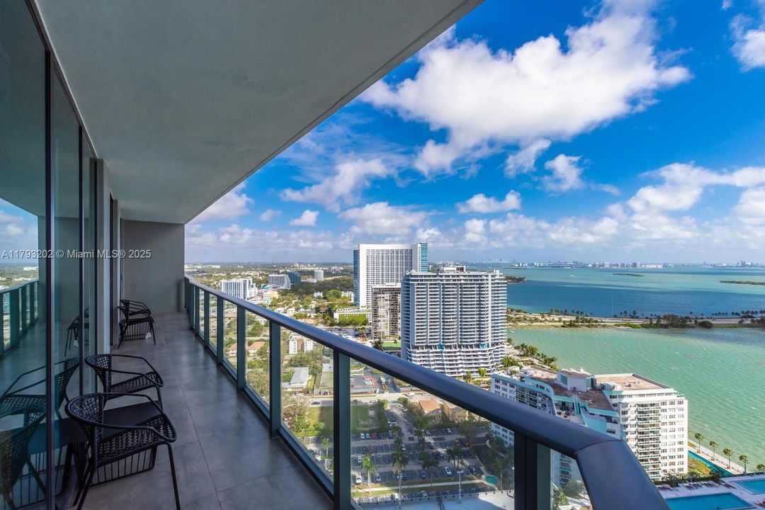 For Sale: $829,000 (3 beds, 2 baths, 1152 Square Feet)