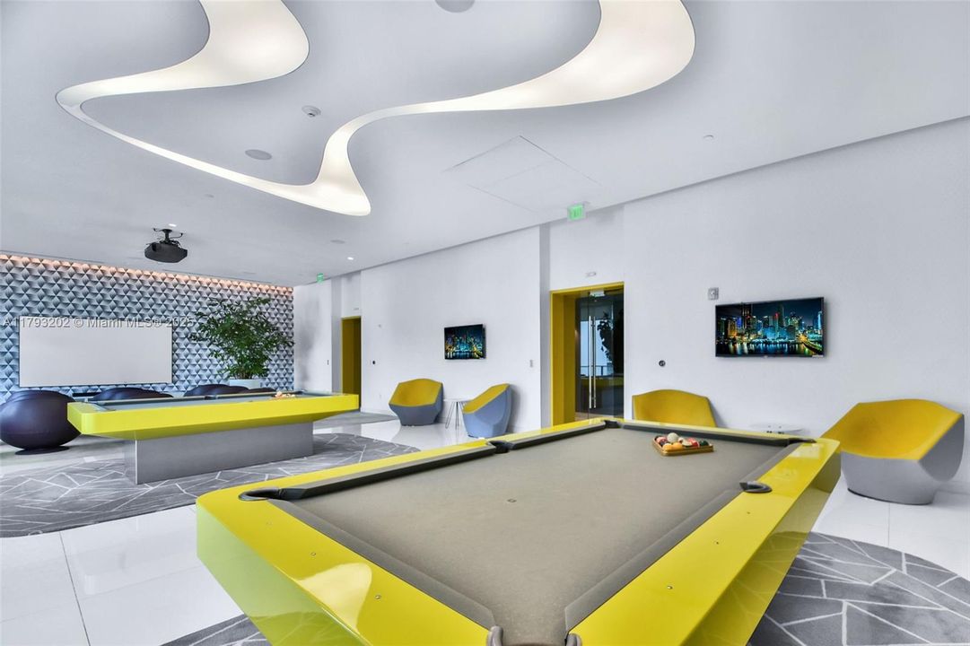 For Sale: $829,000 (3 beds, 2 baths, 1152 Square Feet)