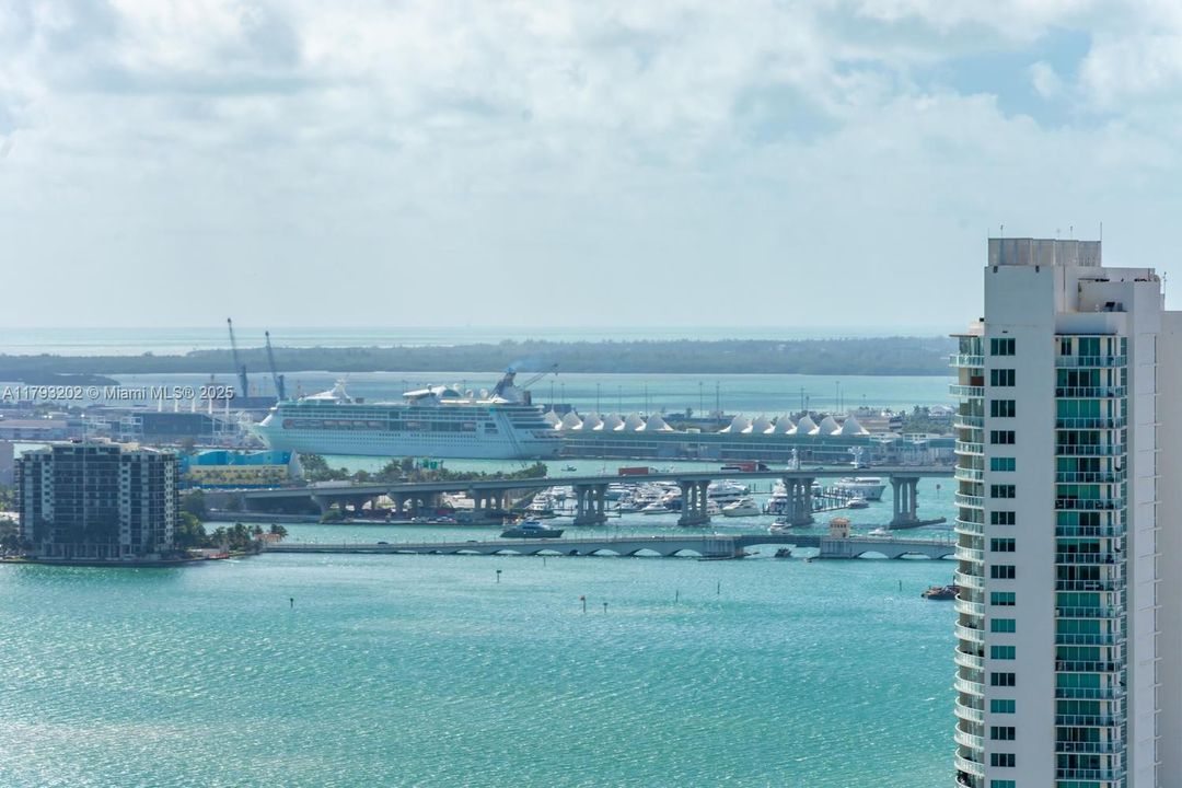 For Sale: $829,000 (3 beds, 2 baths, 1152 Square Feet)