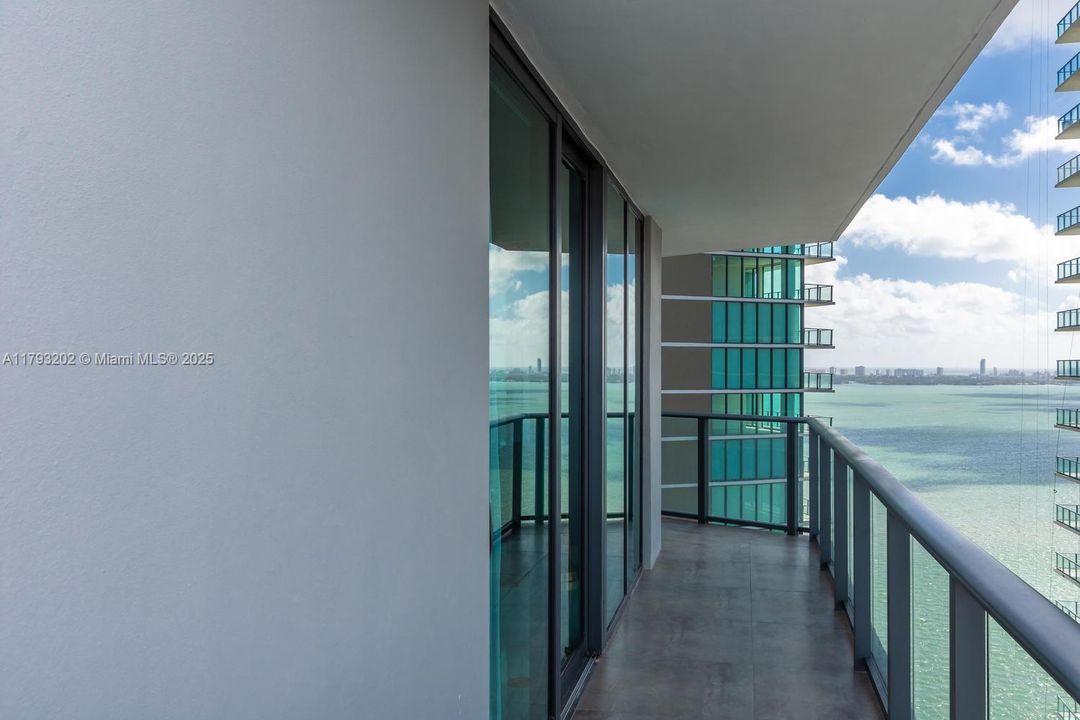 For Sale: $829,000 (3 beds, 2 baths, 1152 Square Feet)