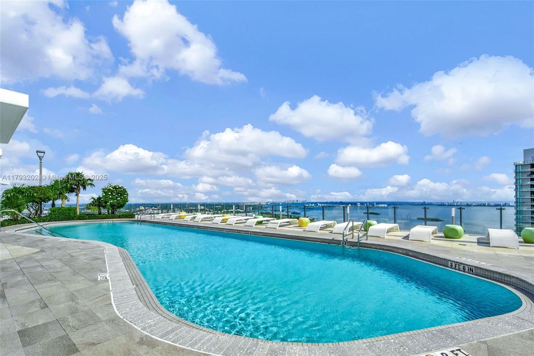 For Sale: $829,000 (3 beds, 2 baths, 1152 Square Feet)