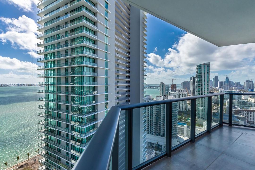 For Sale: $829,000 (3 beds, 2 baths, 1152 Square Feet)