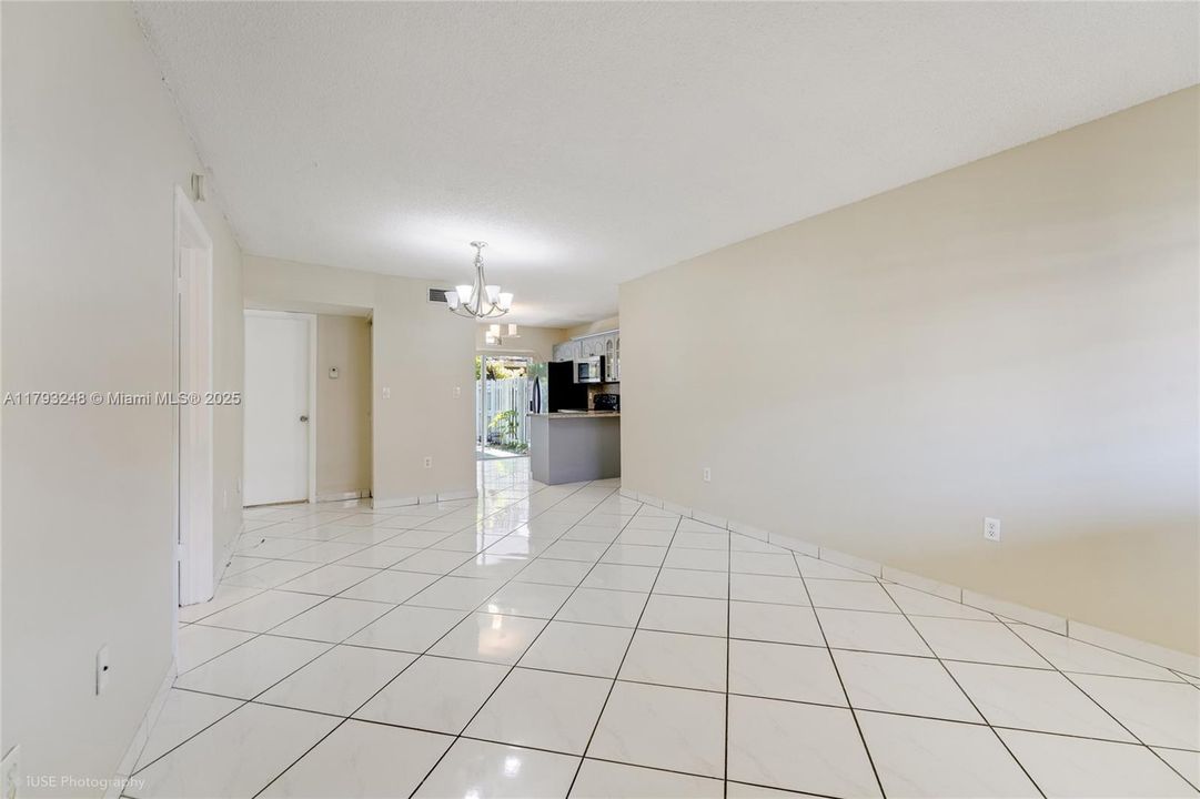 Active With Contract: $330,000 (2 beds, 2 baths, 980 Square Feet)