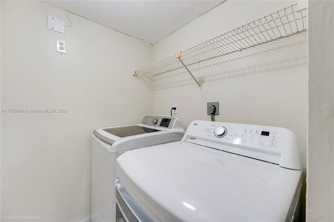 Active With Contract: $330,000 (2 beds, 2 baths, 980 Square Feet)