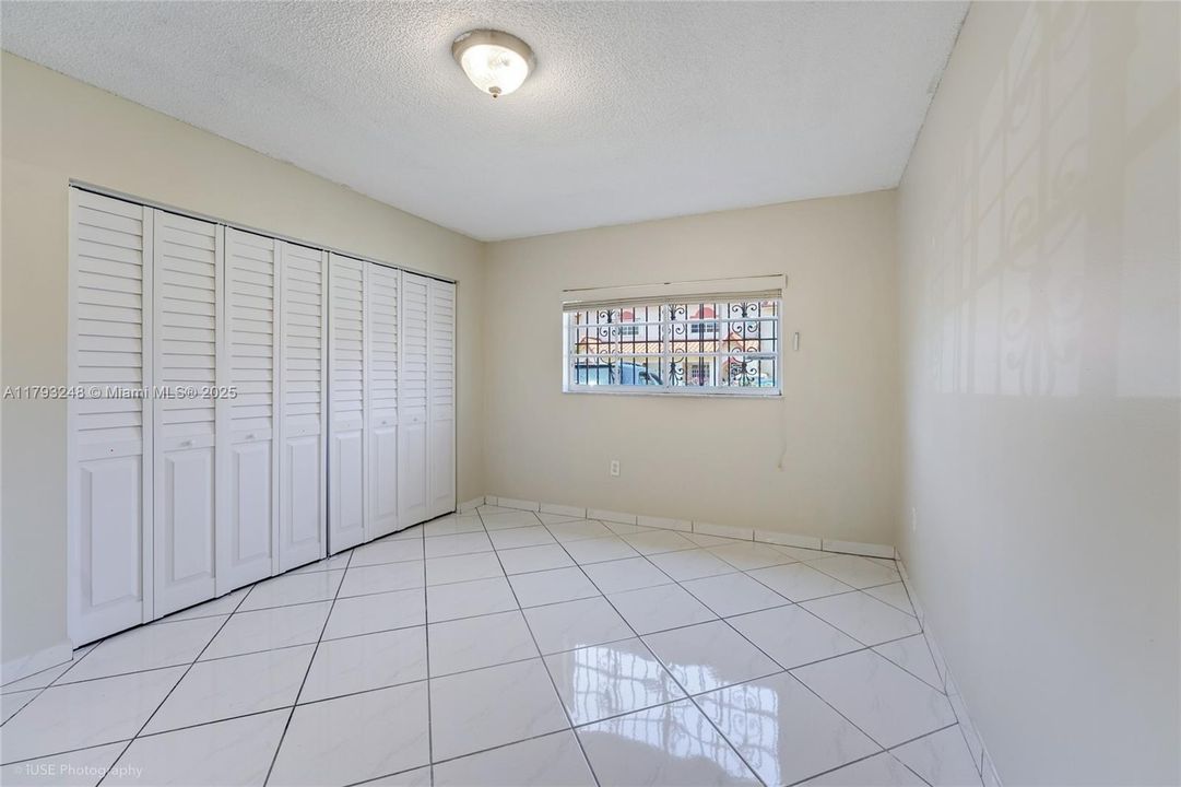 Active With Contract: $330,000 (2 beds, 2 baths, 980 Square Feet)