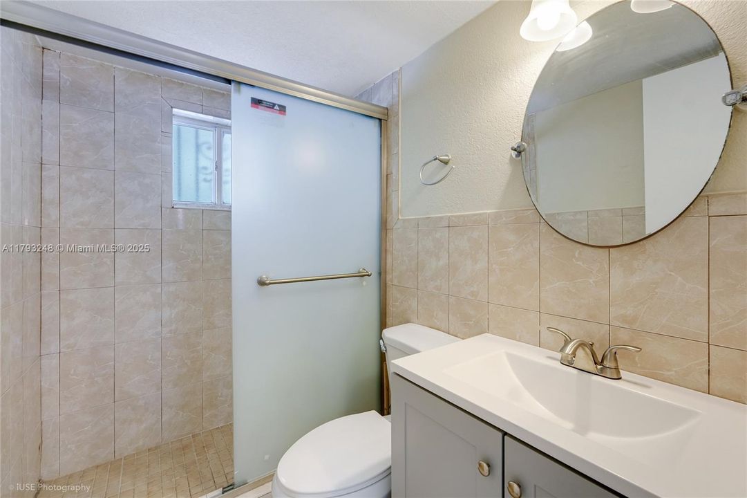 Active With Contract: $330,000 (2 beds, 2 baths, 980 Square Feet)