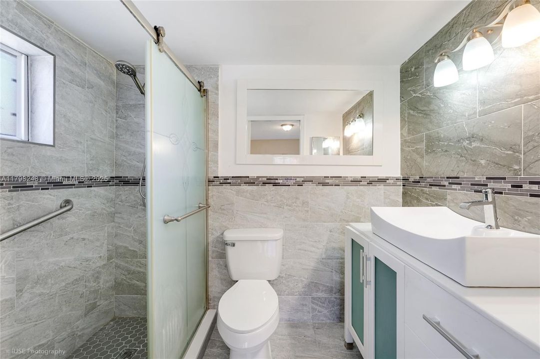 Active With Contract: $330,000 (2 beds, 2 baths, 980 Square Feet)