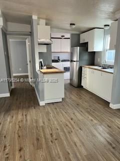 Recently Rented: $2,290 (3 beds, 2 baths, 1200 Square Feet)
