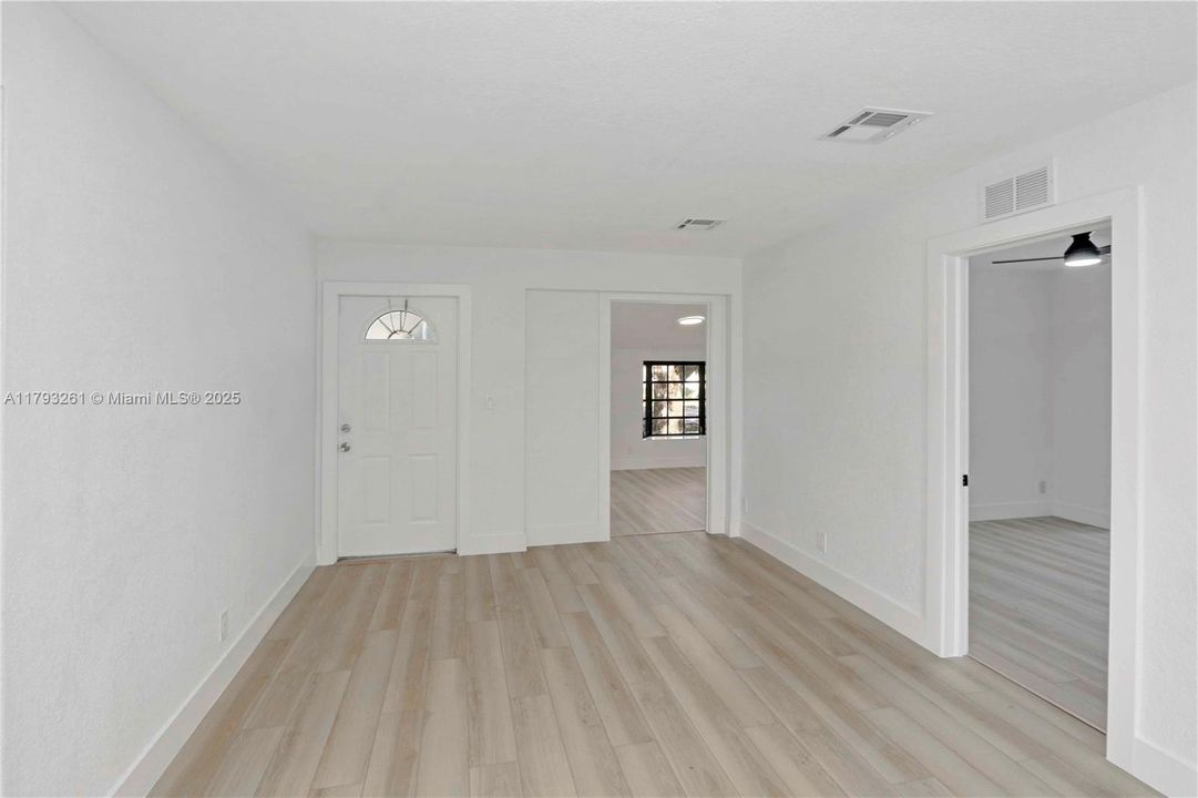 Recently Sold: $429,900 (5 beds, 2 baths, 1453 Square Feet)