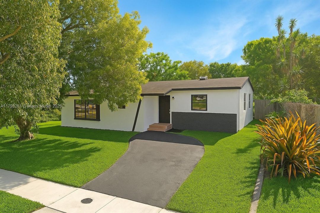 Recently Sold: $429,900 (5 beds, 2 baths, 1453 Square Feet)