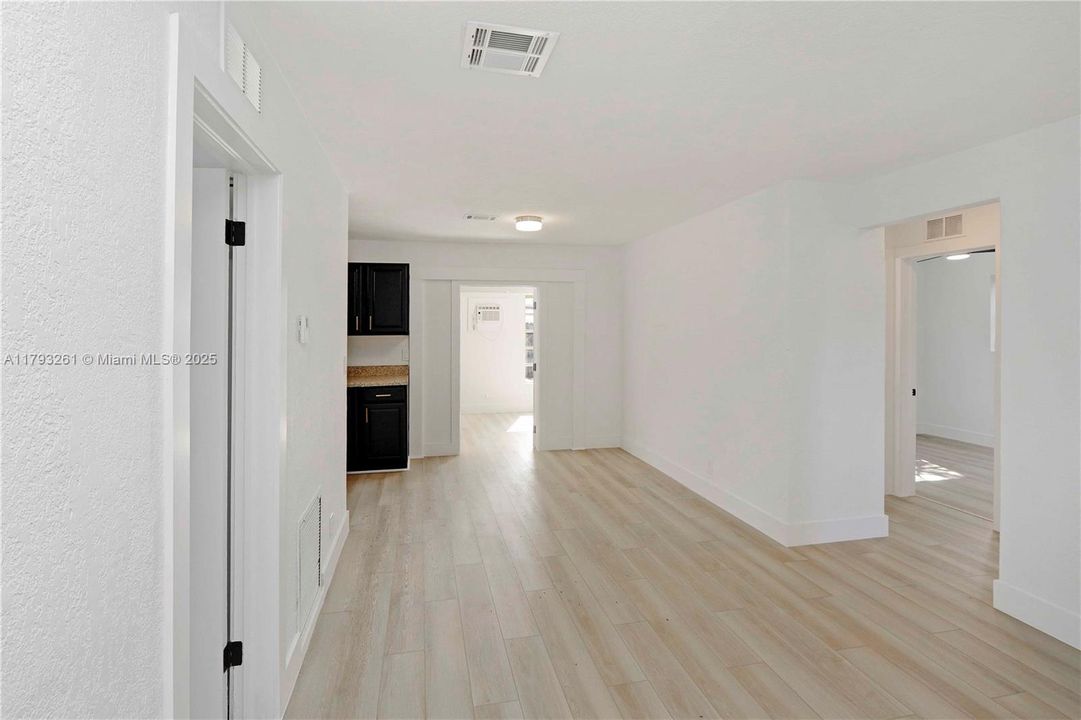 Recently Sold: $429,900 (5 beds, 2 baths, 1453 Square Feet)