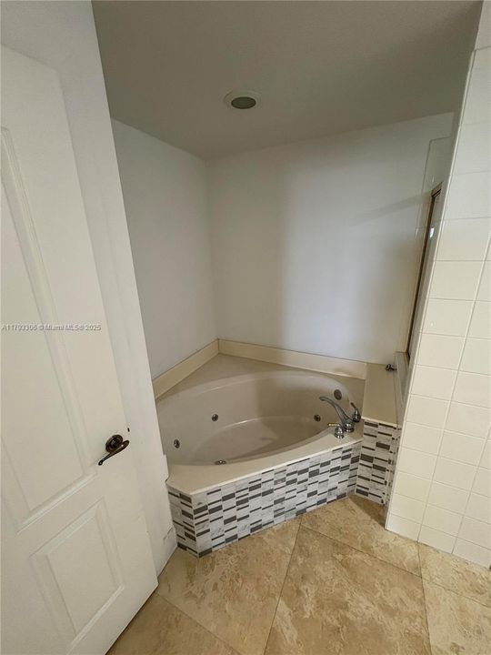 For Sale: $460,000 (3 beds, 2 baths, 1700 Square Feet)