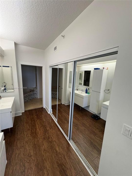 For Sale: $460,000 (3 beds, 2 baths, 1700 Square Feet)