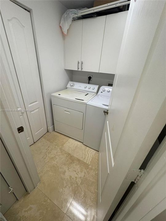 For Sale: $460,000 (3 beds, 2 baths, 1700 Square Feet)