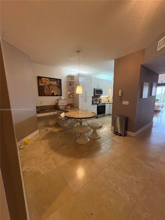 For Sale: $460,000 (3 beds, 2 baths, 1700 Square Feet)