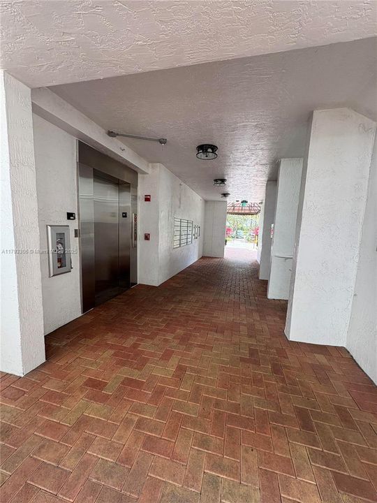 For Sale: $460,000 (3 beds, 2 baths, 1700 Square Feet)