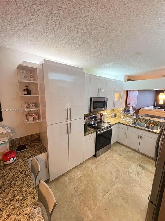 For Sale: $460,000 (3 beds, 2 baths, 1700 Square Feet)