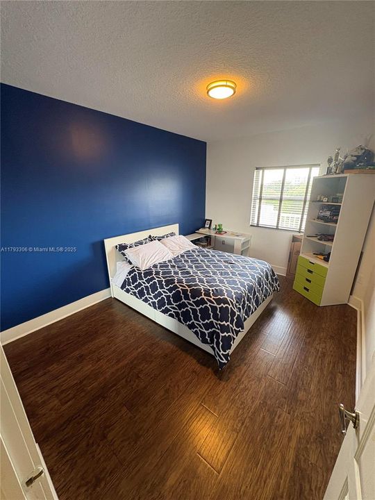 For Sale: $460,000 (3 beds, 2 baths, 1700 Square Feet)