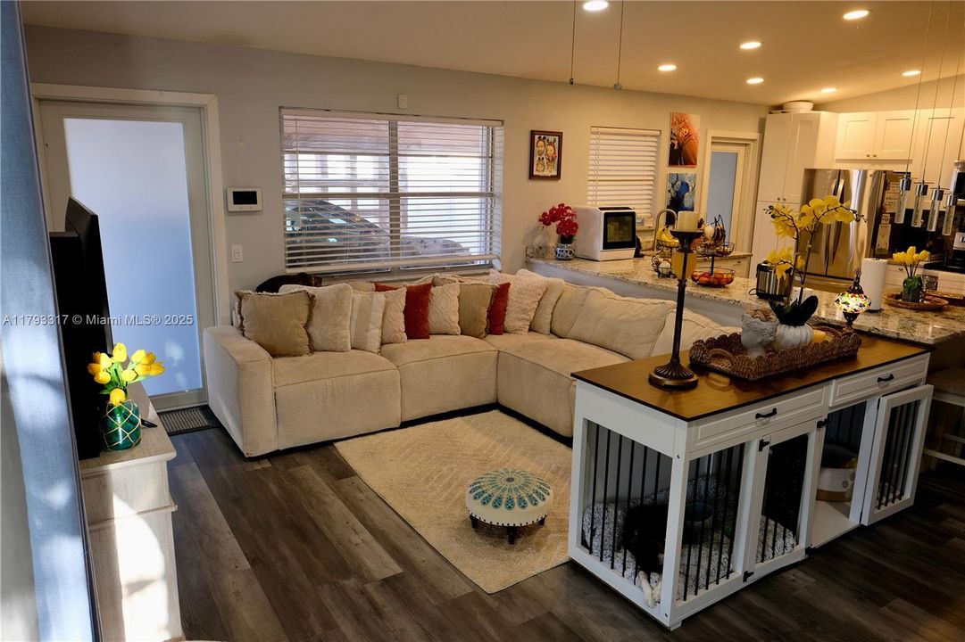 Active With Contract: $525,000 (3 beds, 2 baths, 1336 Square Feet)