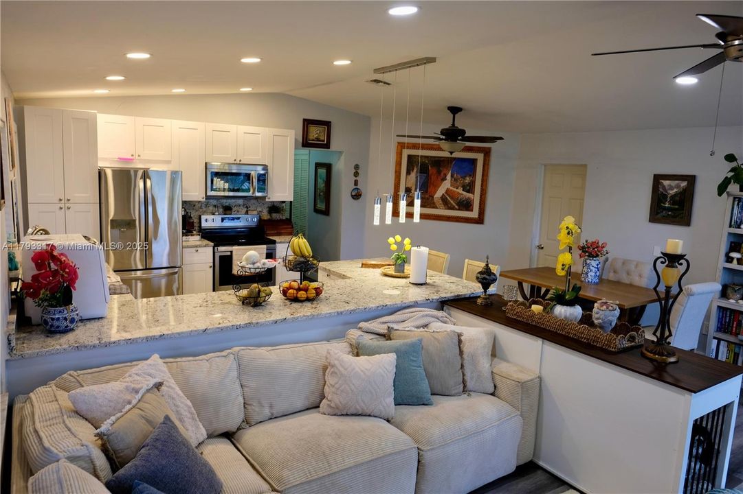 Active With Contract: $525,000 (3 beds, 2 baths, 1336 Square Feet)