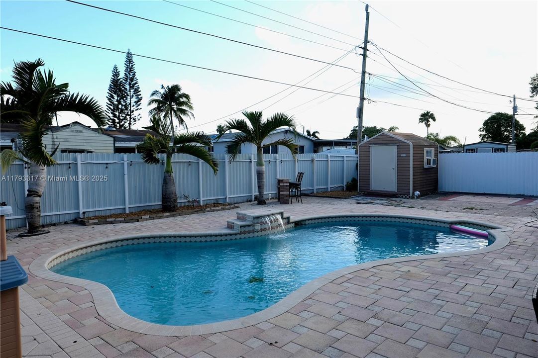 Active With Contract: $525,000 (3 beds, 2 baths, 1336 Square Feet)