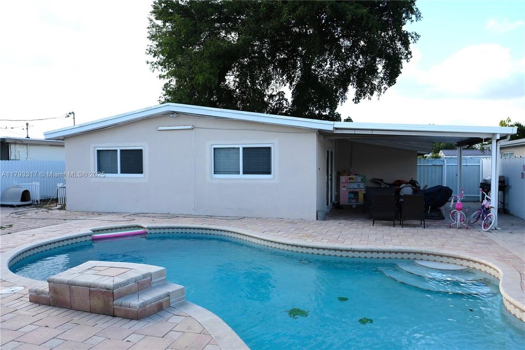 Active With Contract: $525,000 (3 beds, 2 baths, 1336 Square Feet)