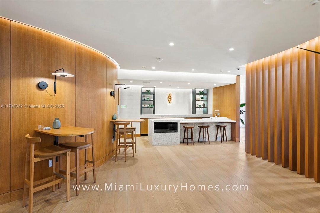 Vendido Recientemente: $1,695,000 (2 camas, 2 baños, 964 Pies cuadrados)