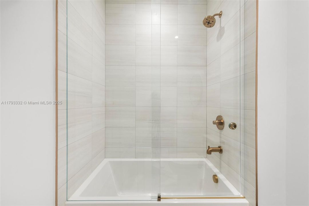 Vendido Recientemente: $1,695,000 (2 camas, 2 baños, 964 Pies cuadrados)