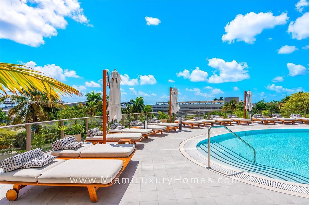 Vendido Recientemente: $1,695,000 (2 camas, 2 baños, 964 Pies cuadrados)