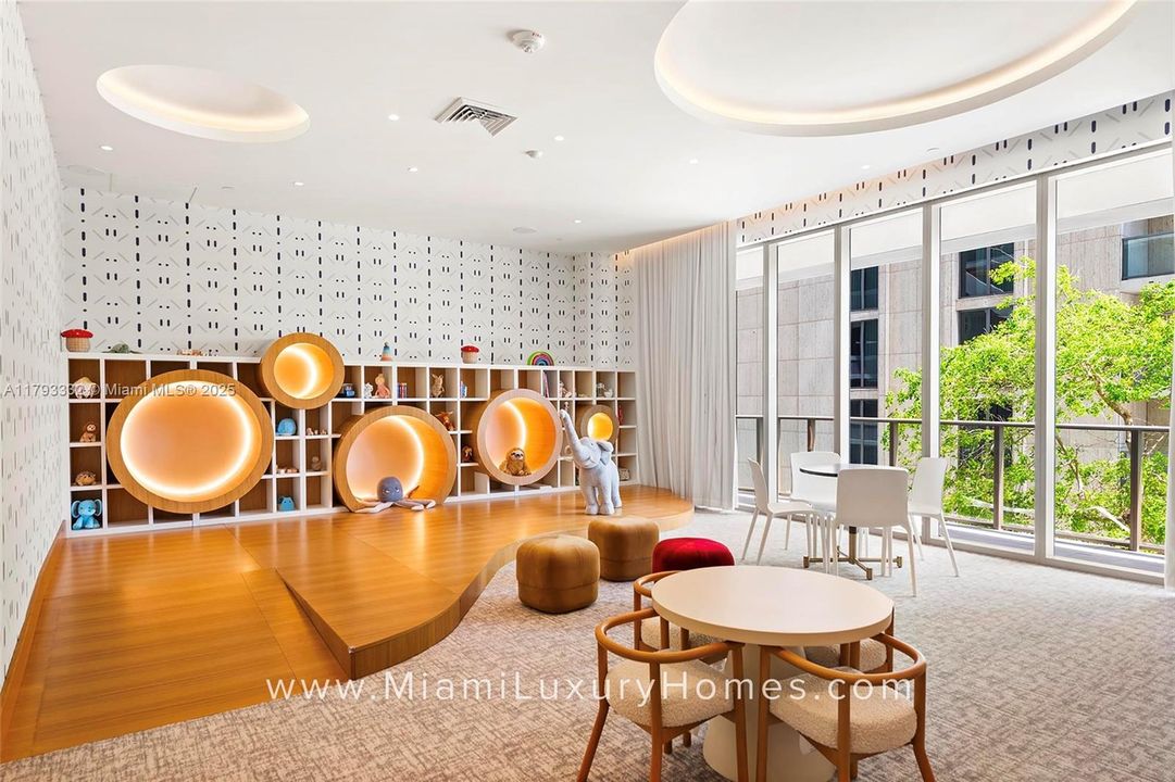 Vendido Recientemente: $1,695,000 (2 camas, 2 baños, 964 Pies cuadrados)