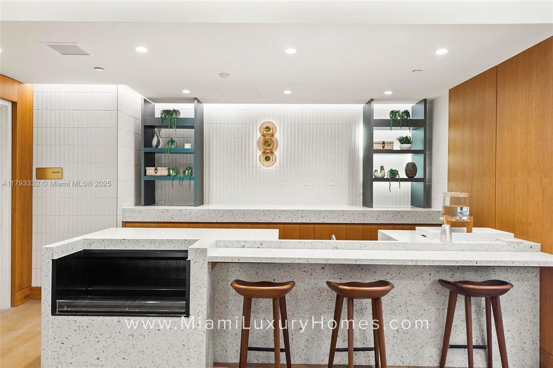 Vendido Recientemente: $1,695,000 (2 camas, 2 baños, 964 Pies cuadrados)