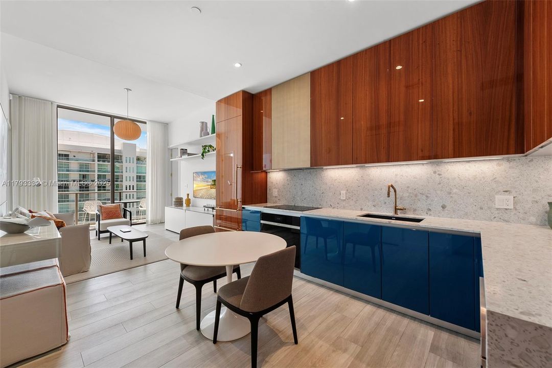 Vendido Recientemente: $1,695,000 (2 camas, 2 baños, 964 Pies cuadrados)