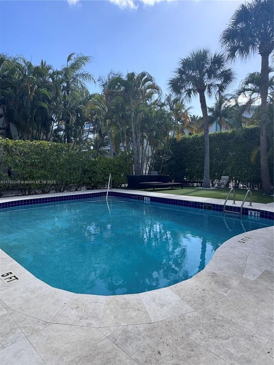 For Sale: $310,000 (1 beds, 1 baths, 480 Square Feet)