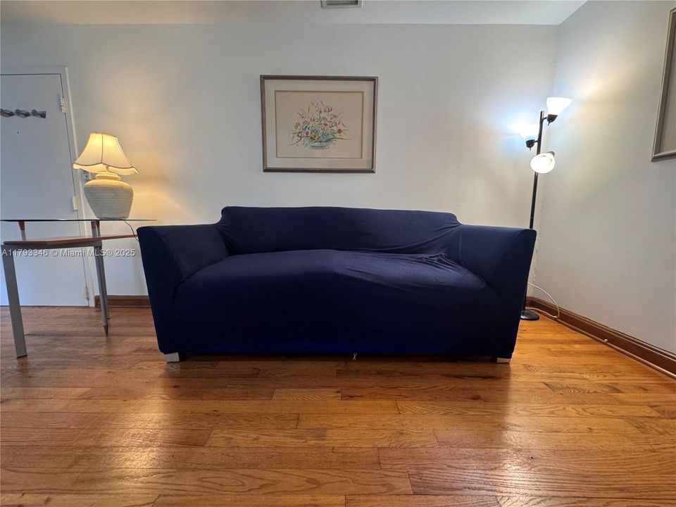 For Sale: $310,000 (1 beds, 1 baths, 480 Square Feet)