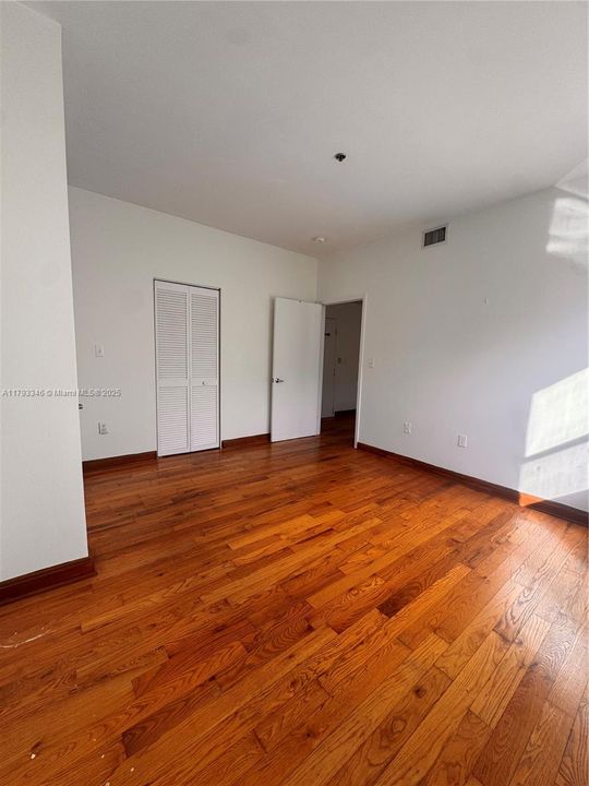 For Sale: $310,000 (1 beds, 1 baths, 480 Square Feet)