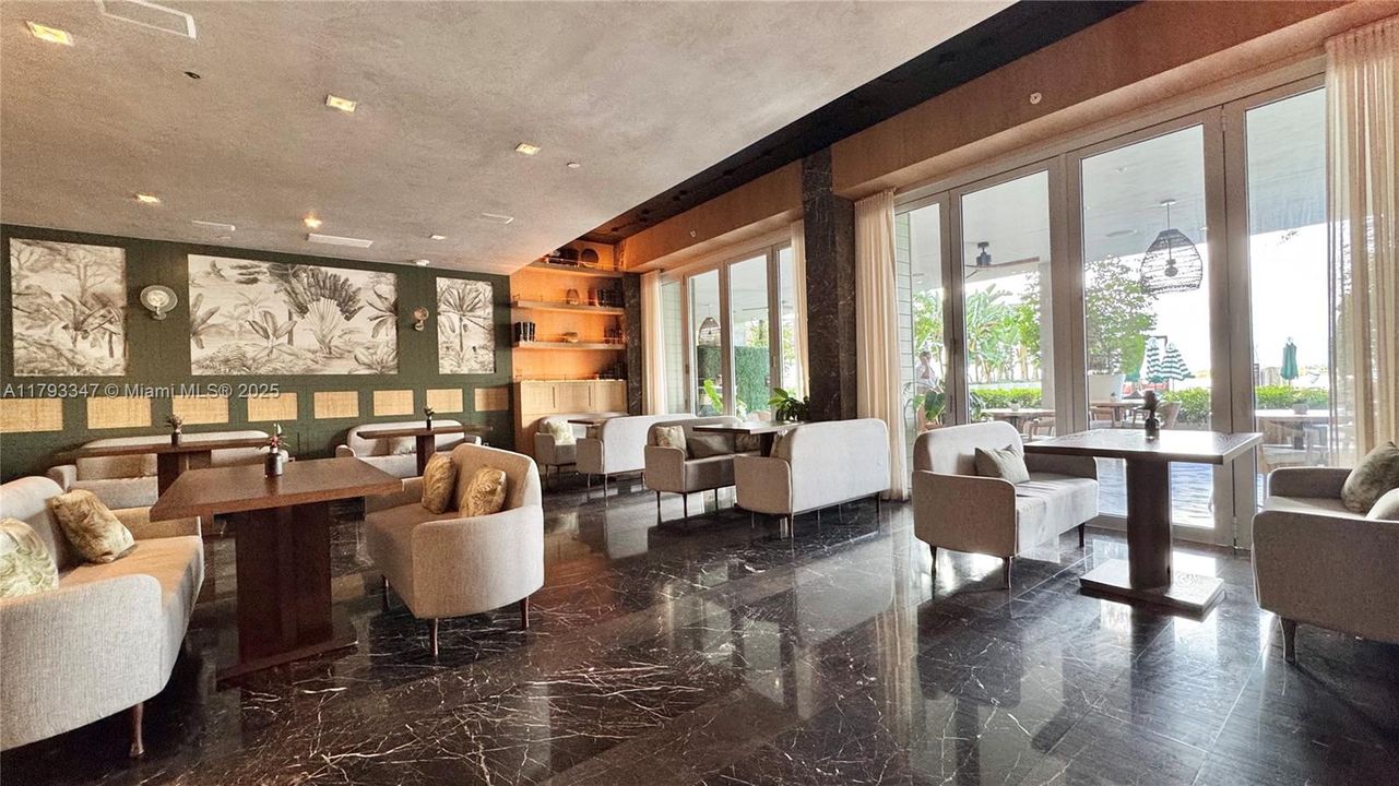 待售: $330,000 (0 贝兹, 1 浴室, 530 平方英尺)