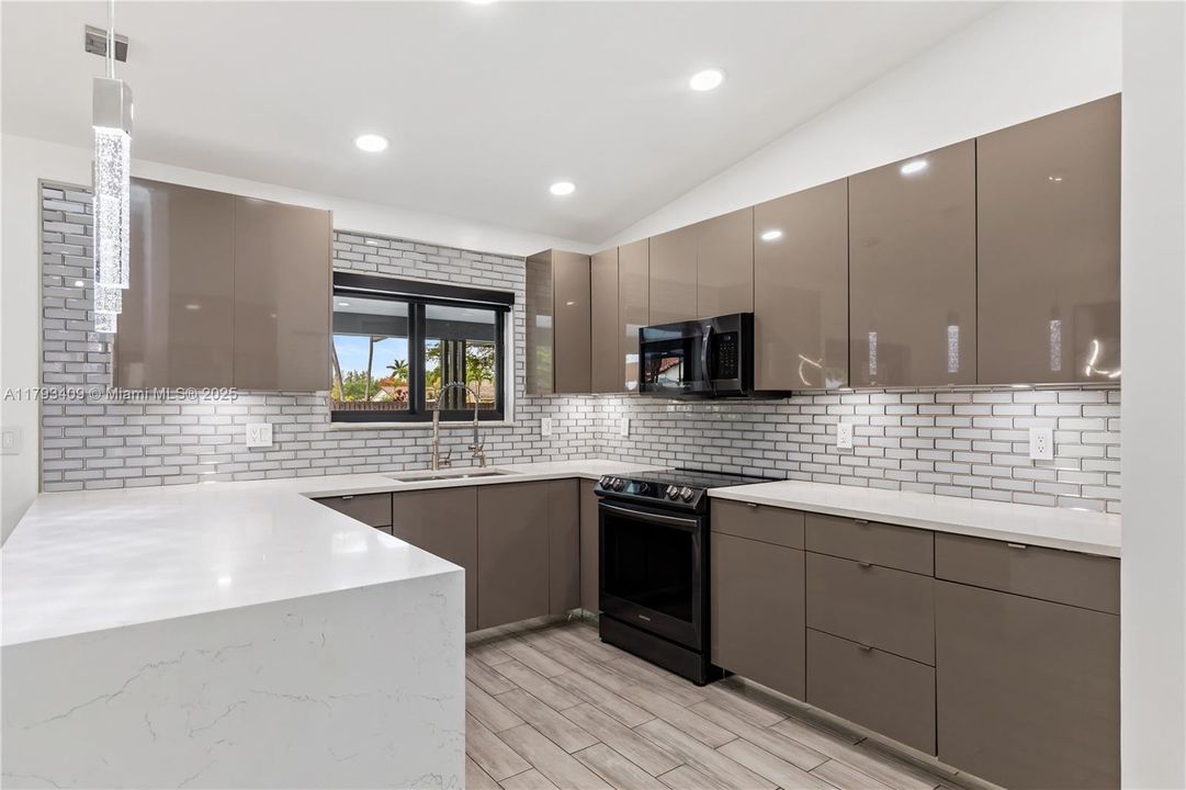 Недавно продано: $815,000 (3 спален, 2 ванн, 1504 Квадратных фут)