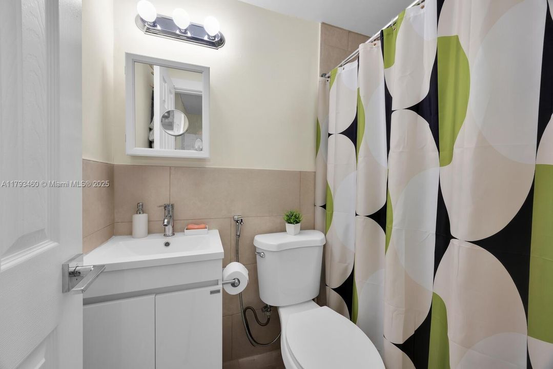 Недавно продано: $3,900,000 (0 спален, 0 ванн, 8019 Квадратных фут)