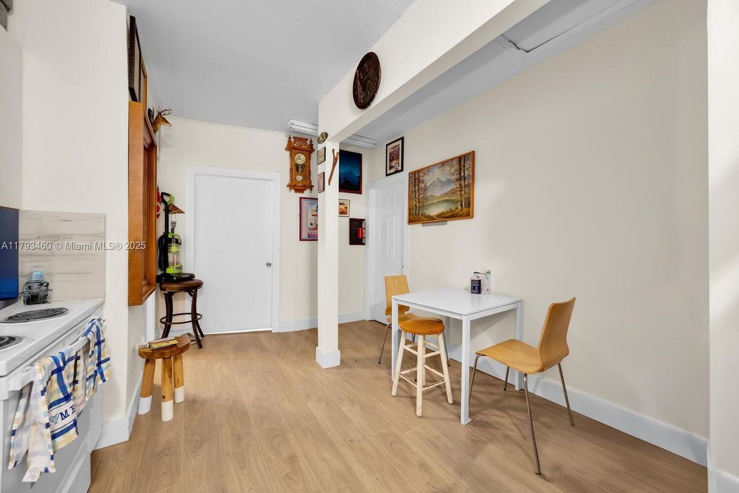 Недавно продано: $3,900,000 (0 спален, 0 ванн, 8019 Квадратных фут)