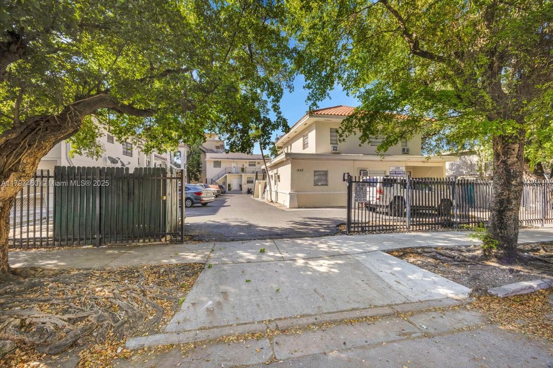 Недавно продано: $3,900,000 (0 спален, 0 ванн, 8019 Квадратных фут)