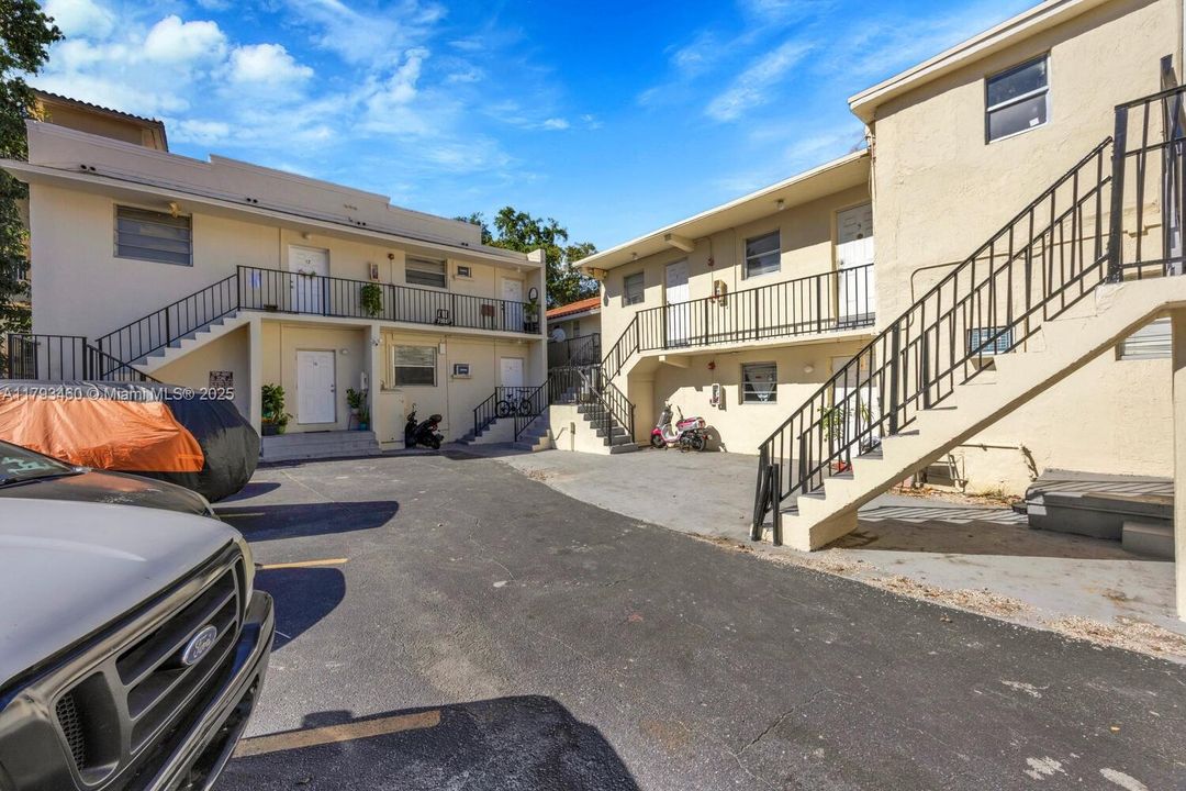 Недавно продано: $3,900,000 (0 спален, 0 ванн, 8019 Квадратных фут)